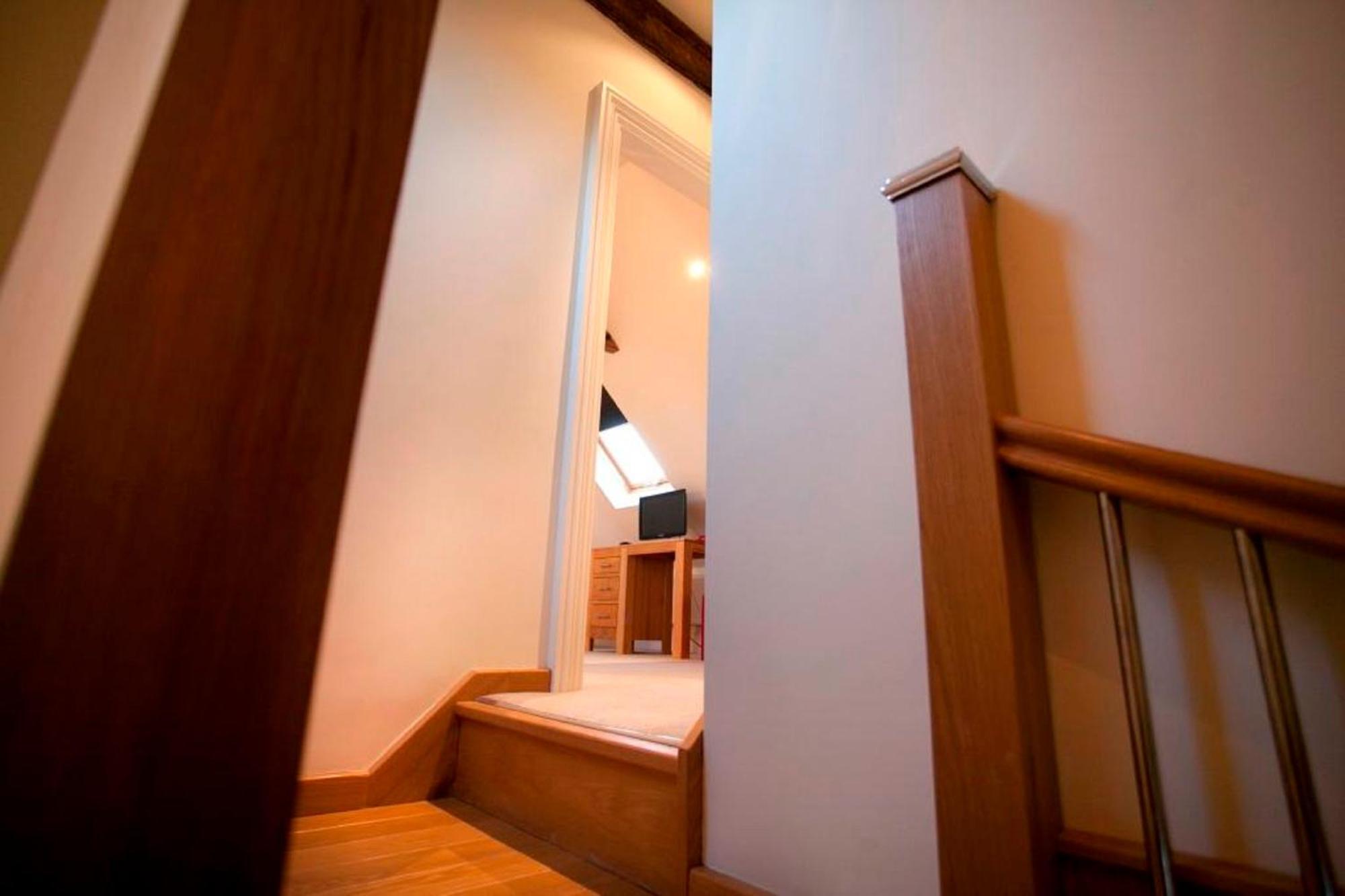 Dbs Serviced Apartments Касл-Донингтон Экстерьер фото